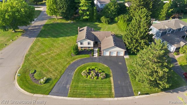 3260 Ravinewood Drive, Commerce Twp, MI 48382