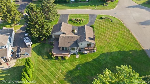 3260 Ravinewood Drive, Commerce Twp, MI 48382