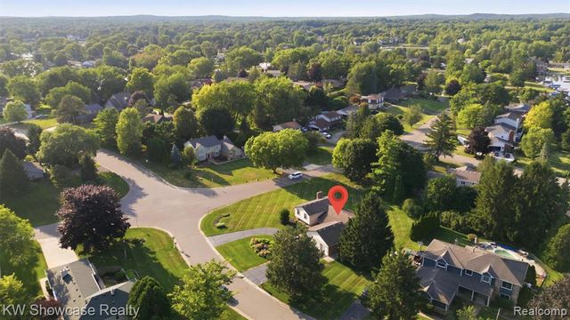 3260 Ravinewood Drive, Commerce Twp, MI 48382