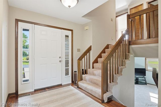 3260 Ravinewood Drive, Commerce Twp, MI 48382