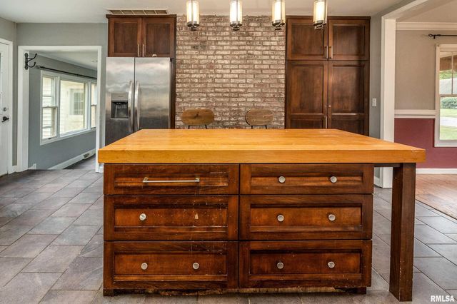 3000 W KENT Street, Carbondale, IL 62901