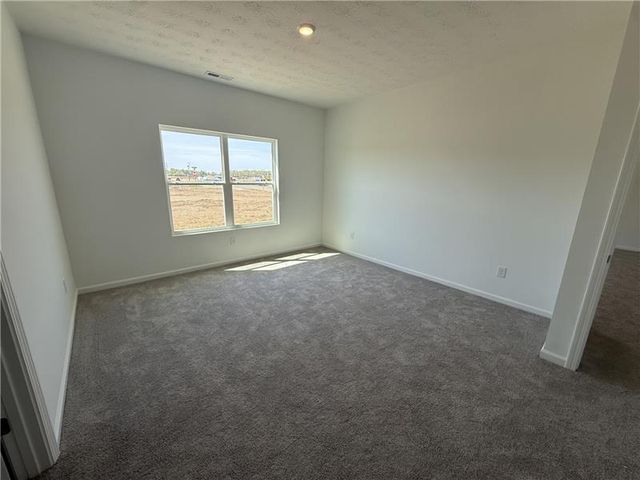 4001 Chakeres, Springfield, OH 45505