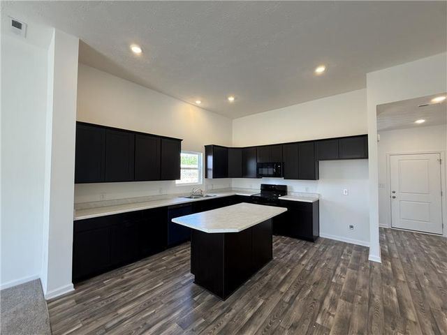 4001 Chakeres, Springfield, OH 45505