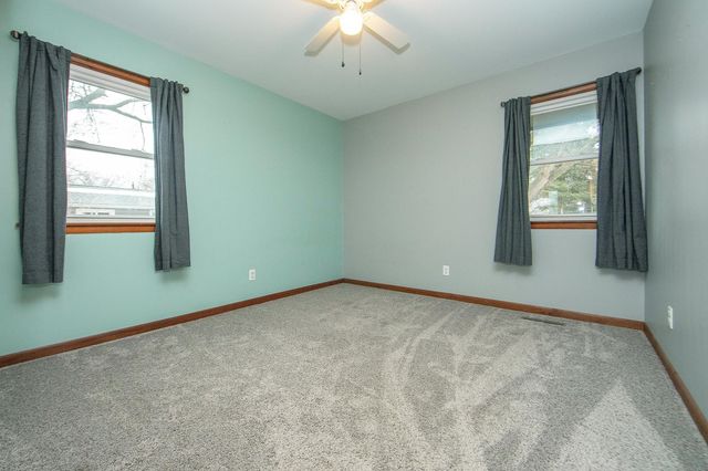 1012 Cedar River Drive, Waverly, IA 50677