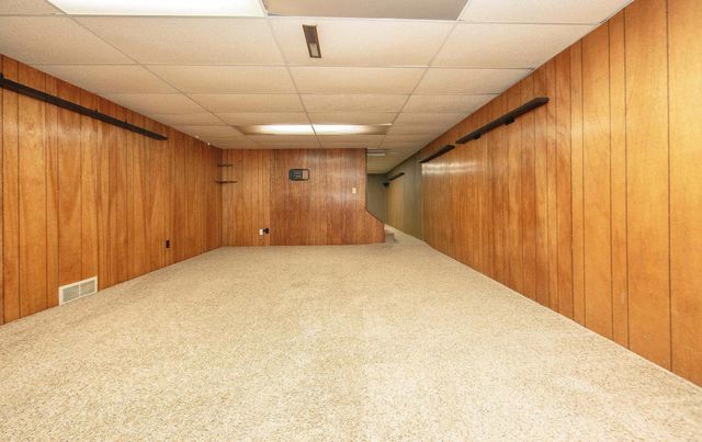 1012 Cedar River Drive, Waverly, IA 50677