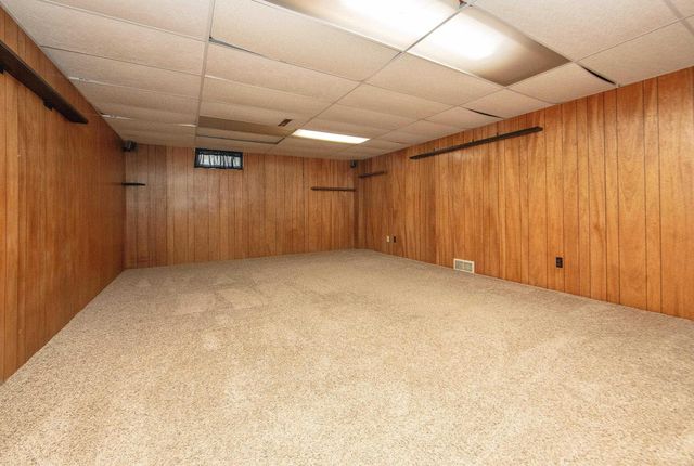 1012 Cedar River Drive, Waverly, IA 50677