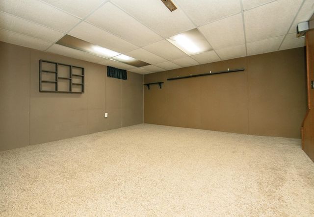 1012 Cedar River Drive, Waverly, IA 50677