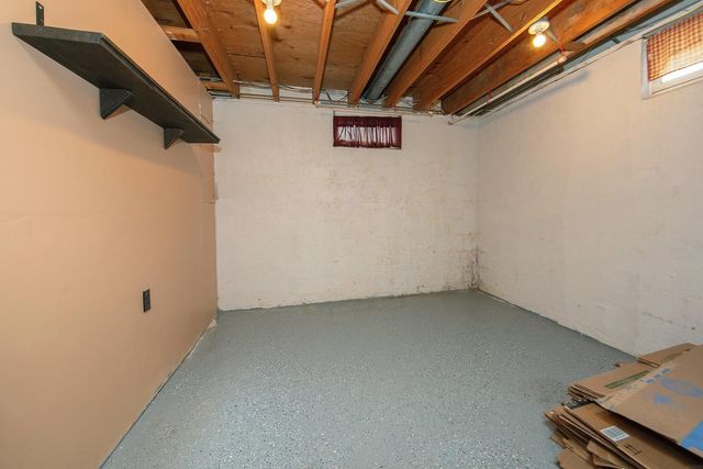 1012 Cedar River Drive, Waverly, IA 50677