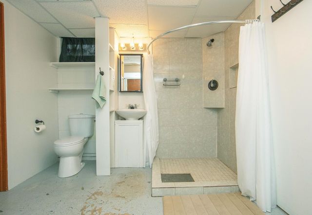 1012 Cedar River Drive, Waverly, IA 50677