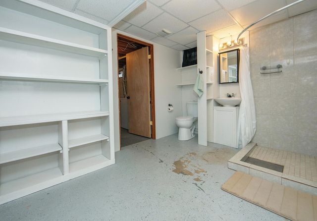 1012 Cedar River Drive, Waverly, IA 50677