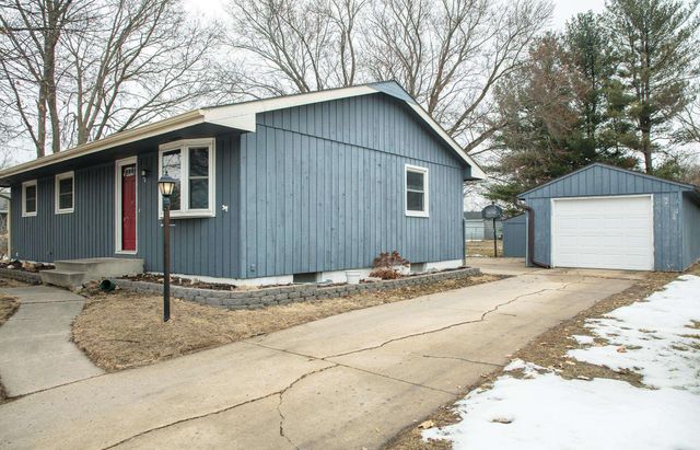 1012 Cedar River Drive, Waverly, IA 50677