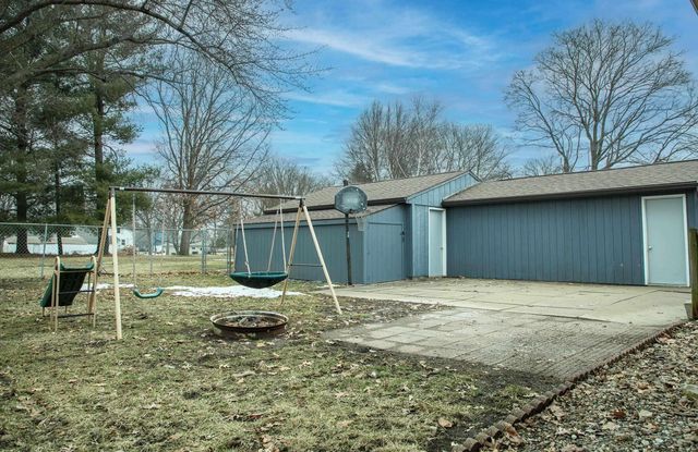 1012 Cedar River Drive, Waverly, IA 50677