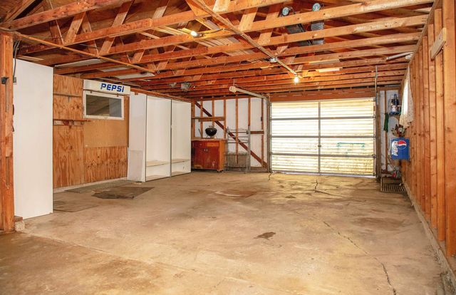 1012 Cedar River Drive, Waverly, IA 50677