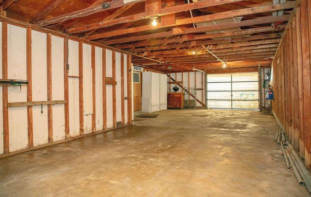 1012 Cedar River Drive, Waverly, IA 50677