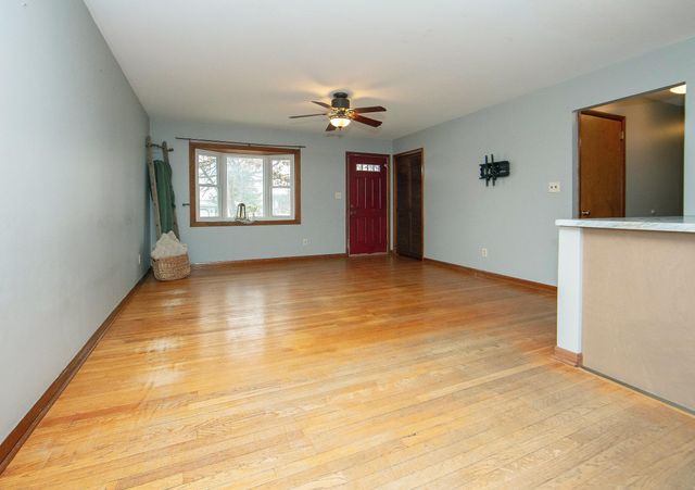 1012 Cedar River Drive, Waverly, IA 50677