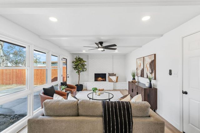 2625 E Sussex Way, Fresno, CA 93726