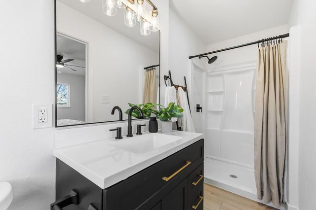 2625 E Sussex Way, Fresno, CA 93726