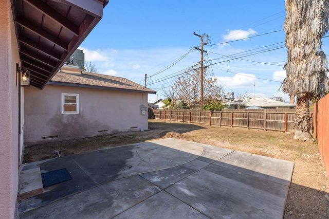 2625 E Sussex Way, Fresno, CA 93726