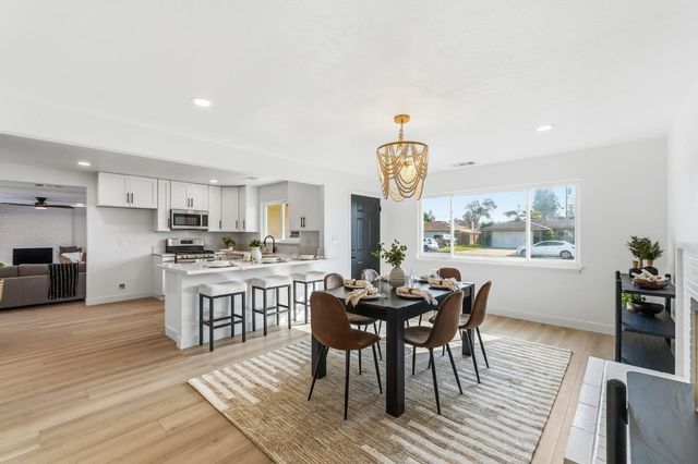 2625 E Sussex Way, Fresno, CA 93726