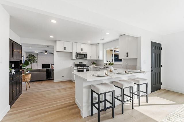 2625 E Sussex Way, Fresno, CA 93726