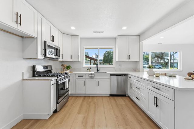 2625 E Sussex Way, Fresno, CA 93726