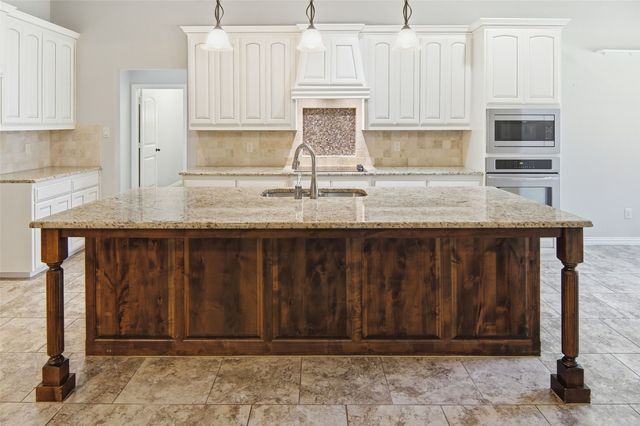 106 Elm Crest Court, Weatherford, TX 76087