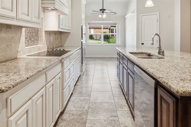 106 Elm Crest Court, Weatherford, TX 76087