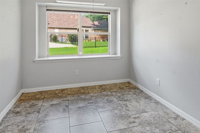 106 Elm Crest Court, Weatherford, TX 76087
