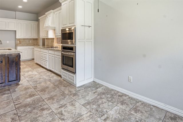 106 Elm Crest Court, Weatherford, TX 76087
