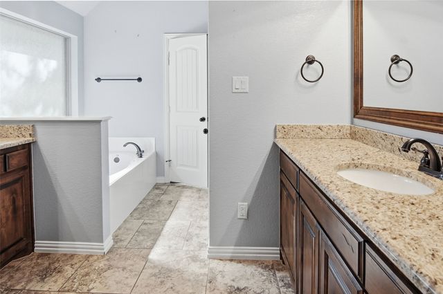 106 Elm Crest Court, Weatherford, TX 76087