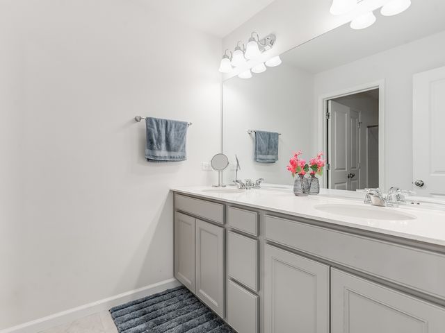 2552 Weatherbee Lane, Naperville, IL 60563