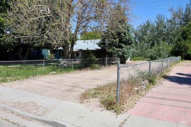 123 Ithaca, Caldwell, ID 83605