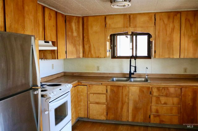123 Ithaca, Caldwell, ID 83605