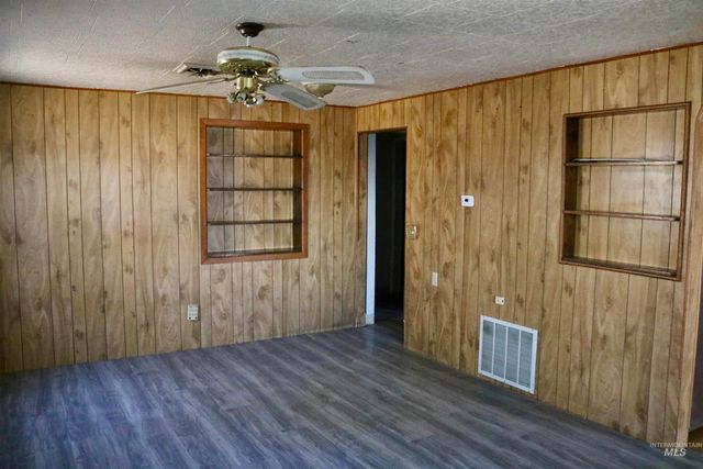 123 Ithaca, Caldwell, ID 83605