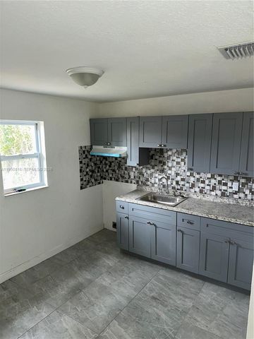 151 W 11th St 1, Riviera Beach, FL 33404