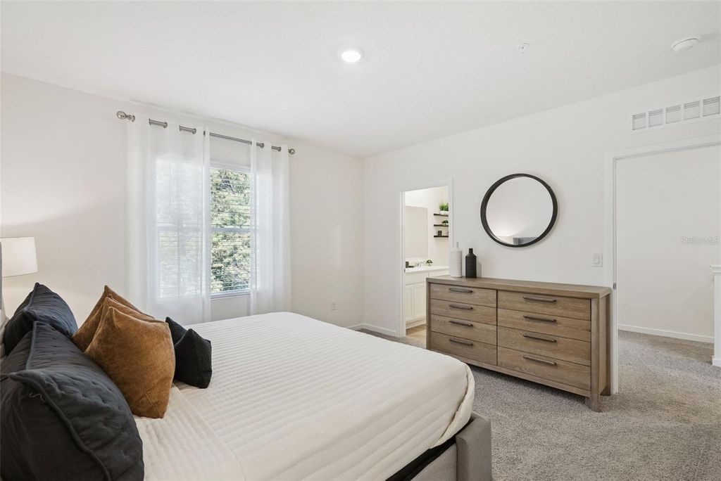 Image 11 of property listing at 3481 WYE OAK DRIVE, Apopka, FL 32703