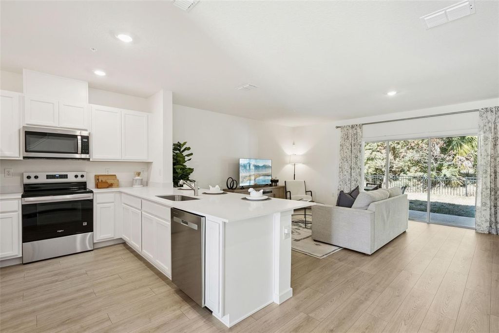 Image 6 of property listing at 3481 WYE OAK DRIVE, Apopka, FL 32703