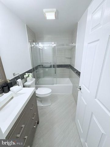 401 MEADOW WOODS LN, Lawrenceville, NJ 08648