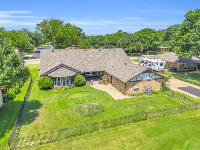 1406 Clover Hill Road, Mansfield, TX 76063