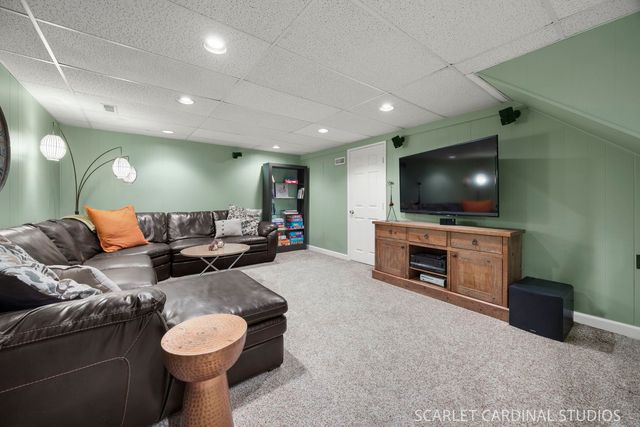85 Claremont Drive, Naperville, IL 60540