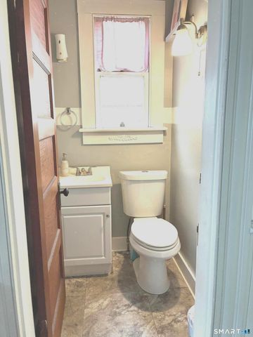 16 Holbrook Court, Ansonia, CT 06401