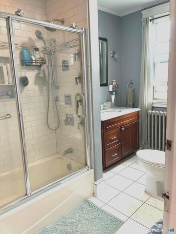 16 Holbrook Court, Ansonia, CT 06401