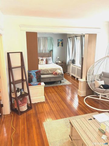 16 Holbrook Court, Ansonia, CT 06401
