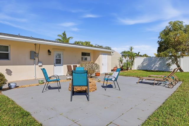 305 Circle E, Jupiter, FL 33458