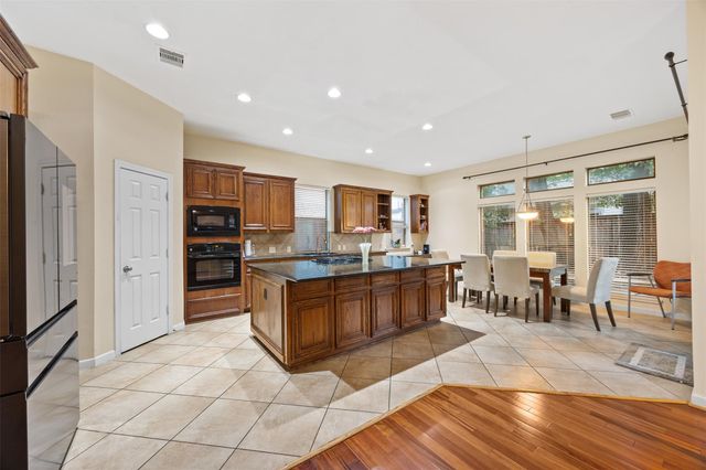 911 Vaulted Oak Street, Houston, TX 77008