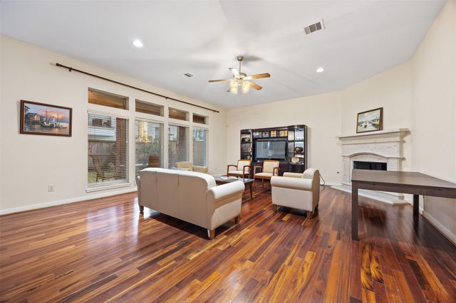 911 Vaulted Oak Street, Houston, TX 77008