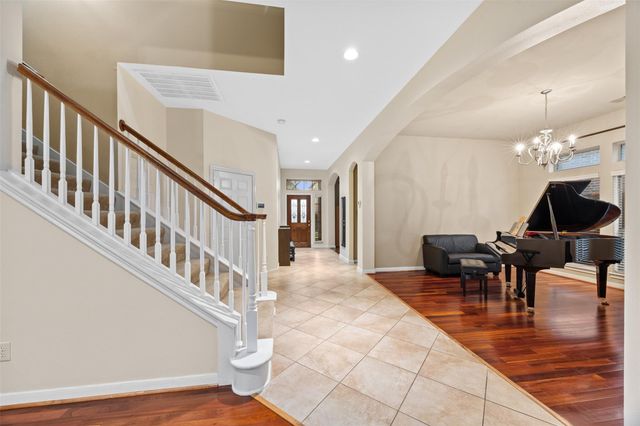 911 Vaulted Oak Street, Houston, TX 77008