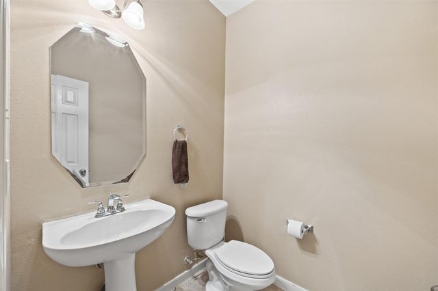 911 Vaulted Oak Street, Houston, TX 77008