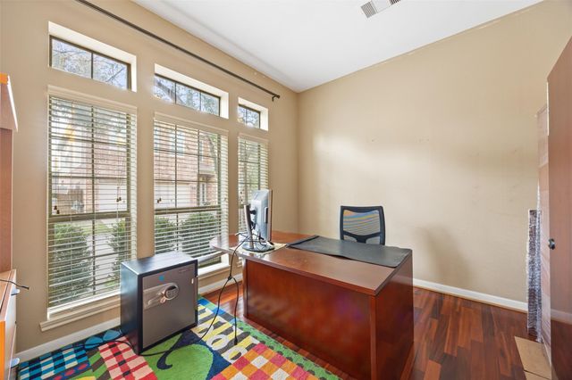 911 Vaulted Oak Street, Houston, TX 77008