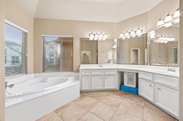 911 Vaulted Oak Street, Houston, TX 77008